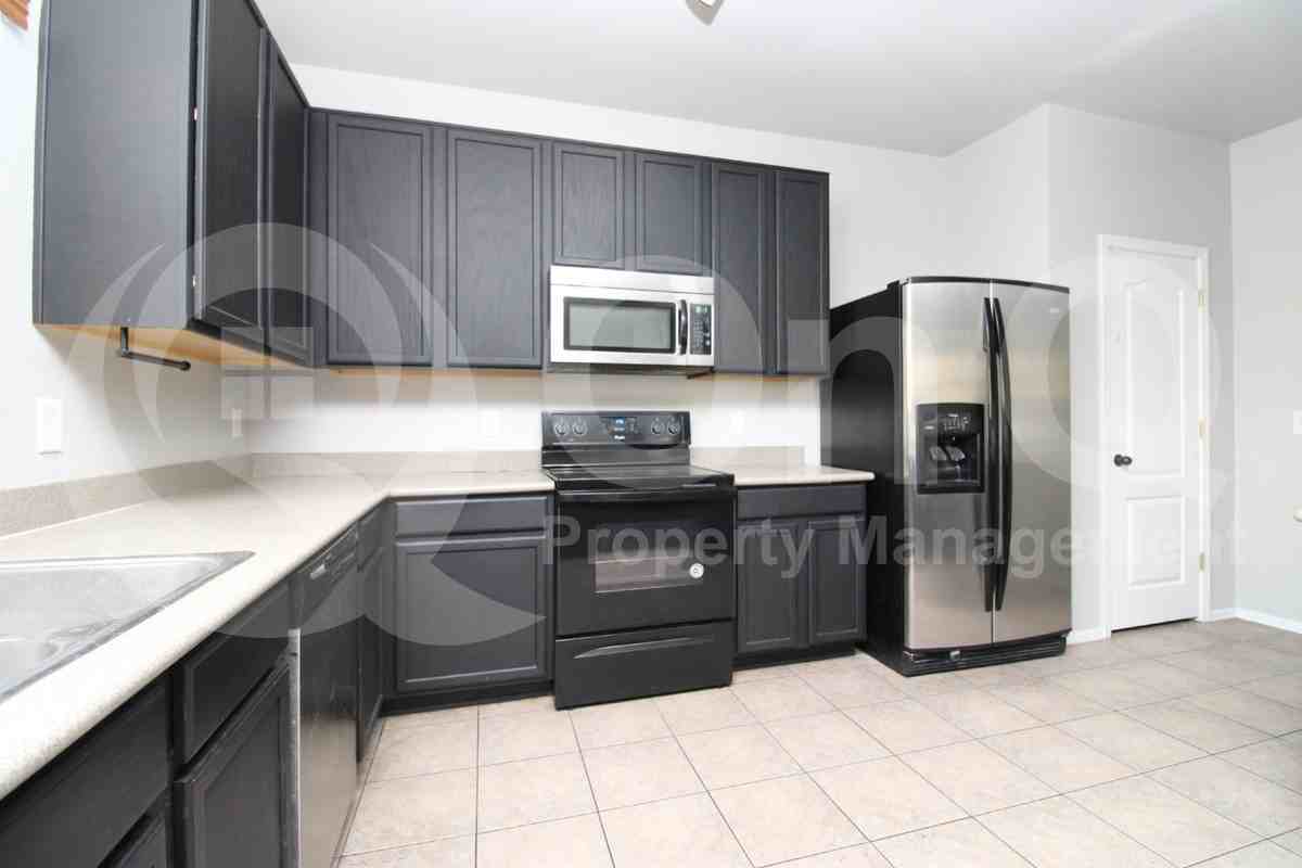 6761 S Parliament Dr - Photo 3 of 18