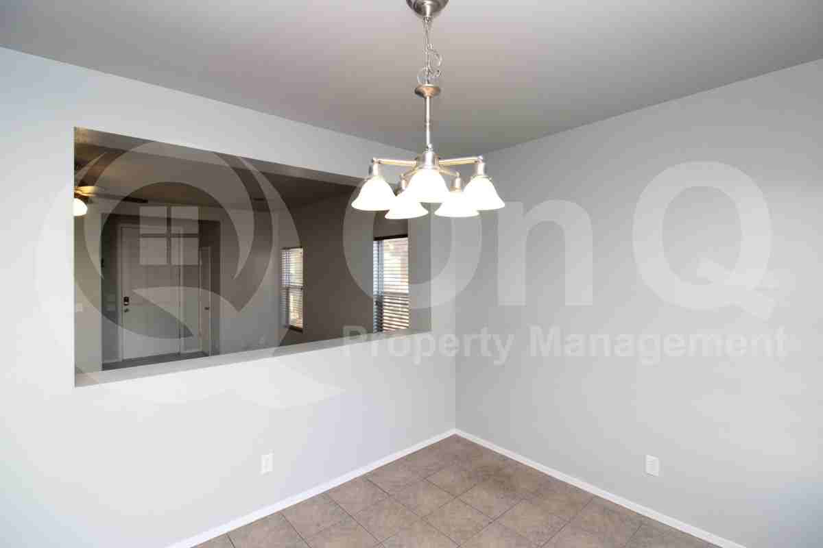 6761 S Parliament Dr - Photo 4 of 18