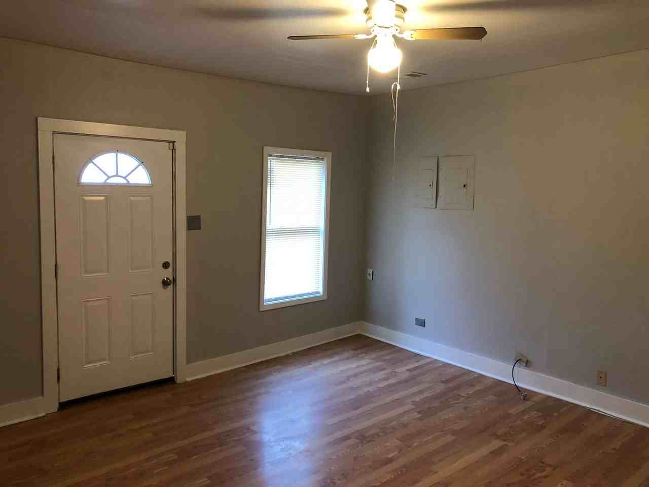 493 Southern St - Photo 4 of 18