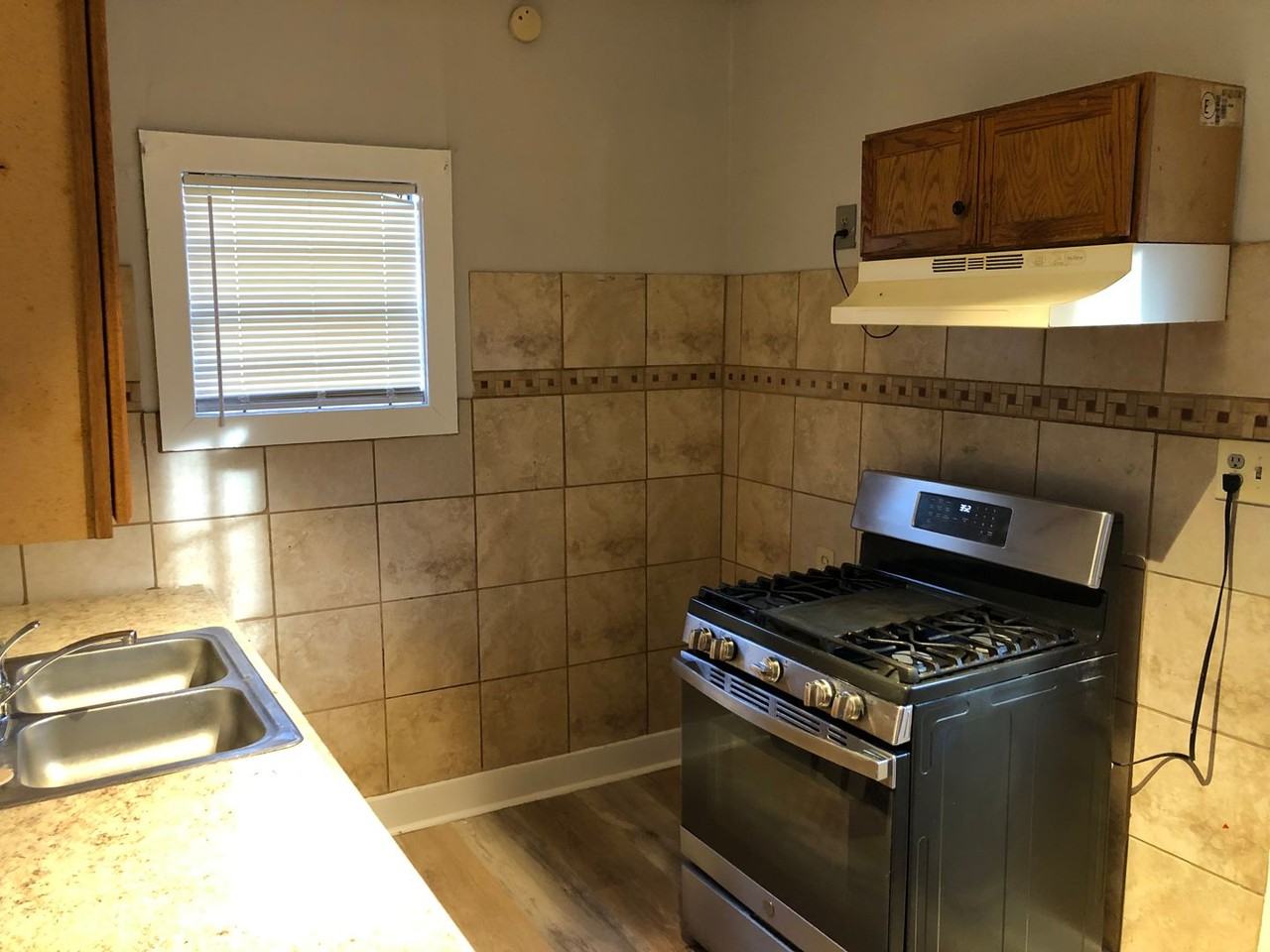 493 Southern St - Photo 5 of 18
