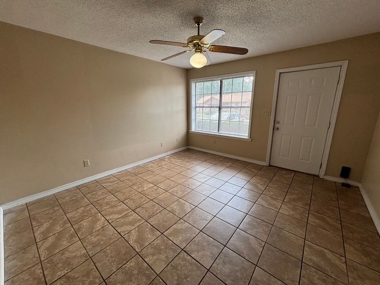 72 Crystal Dr - Photo 2 of 10