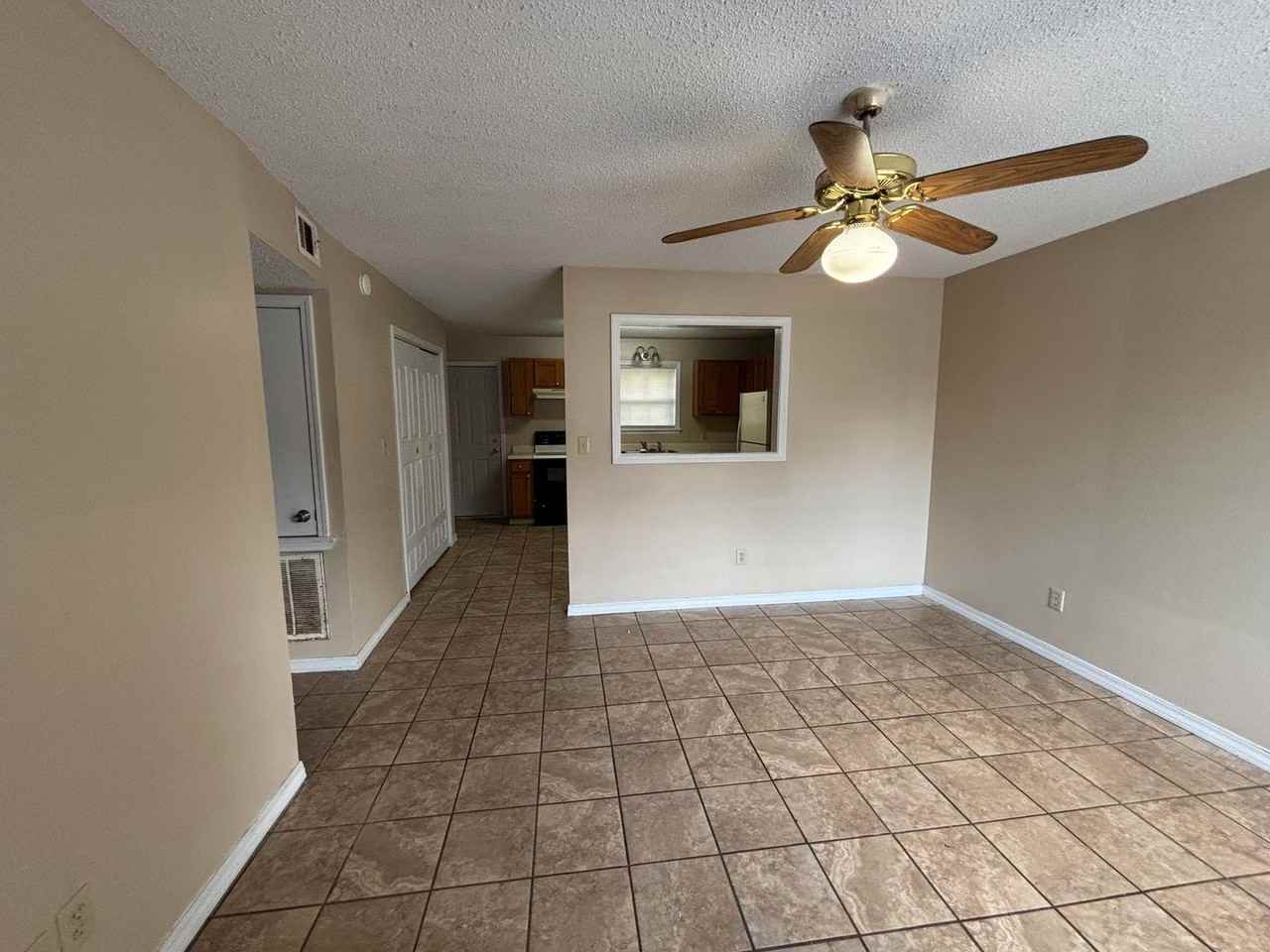 72 Crystal Dr - Photo 3 of 10