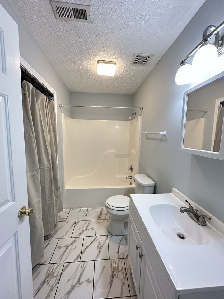 1460 N Royal St - Photo 4 of 6