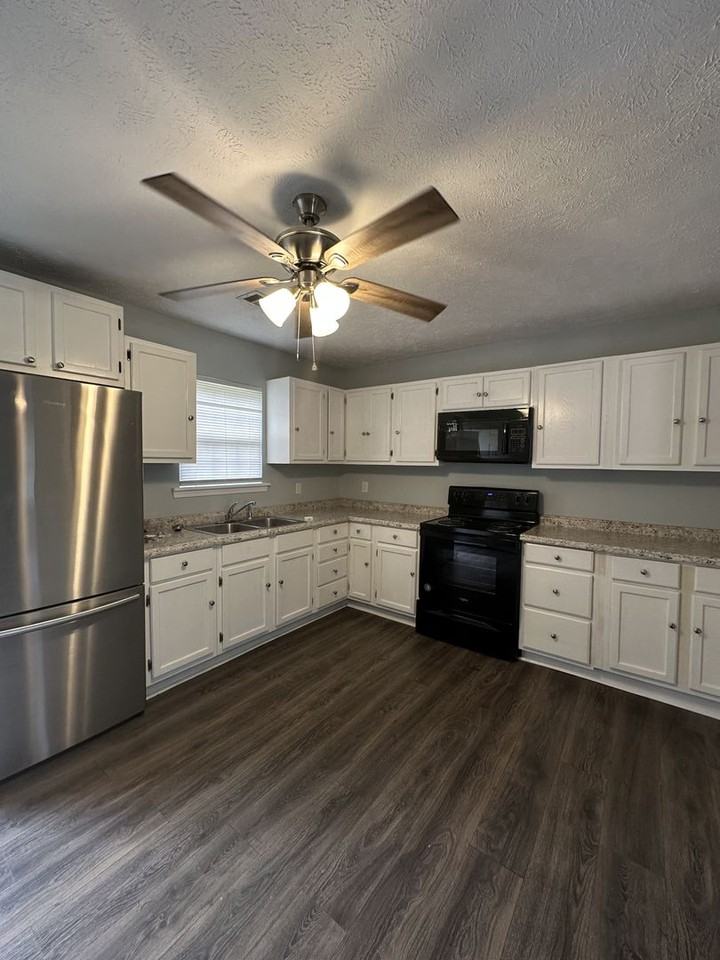 1460 N Royal St - Photo 6 of 6