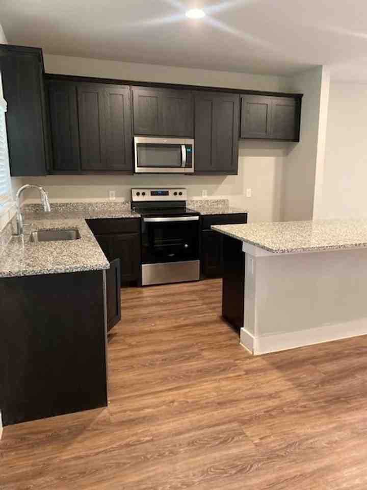 375 Hampton Pl - Photo 4 of 15