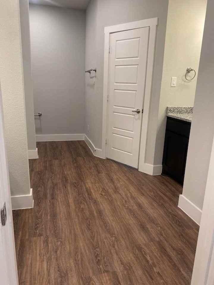 375 Hampton Pl - Photo 6 of 15