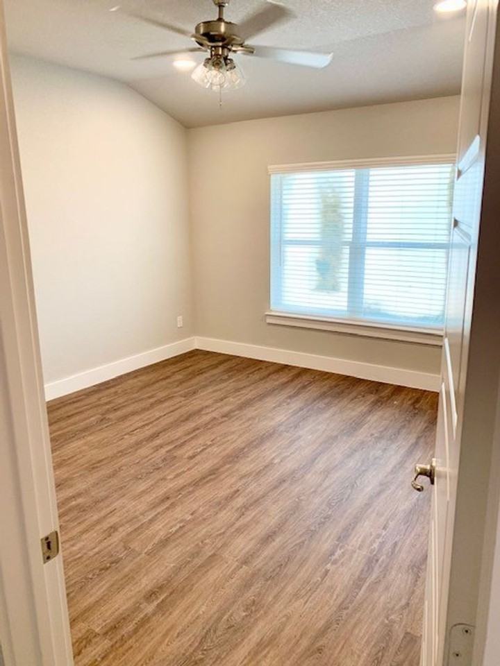 375 Hampton Pl - Photo 7 of 15