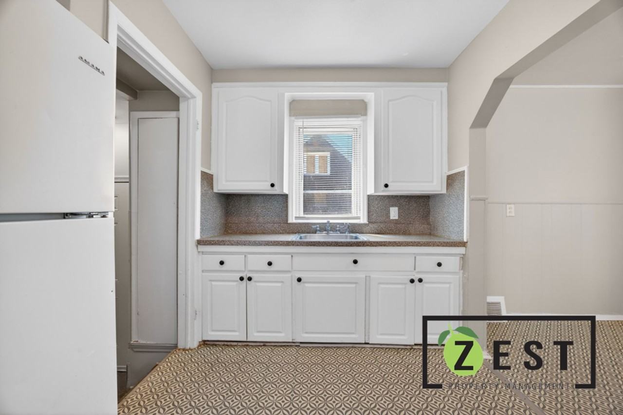 8262 Rosemont Ave - Photo 4 of 19
