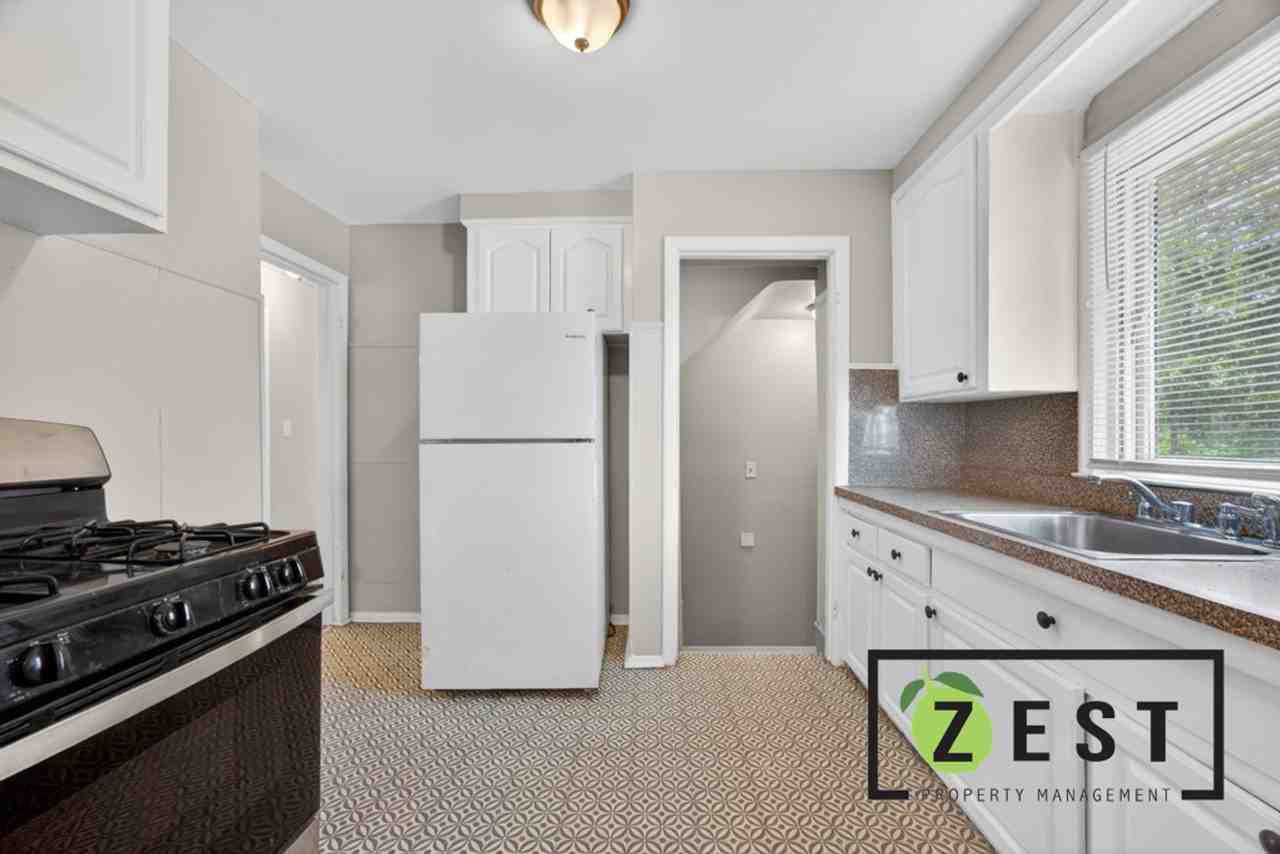8262 Rosemont Ave - Photo 5 of 19