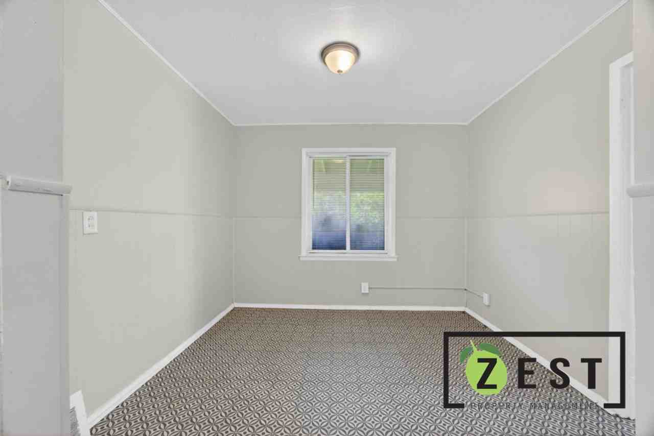 8262 Rosemont Ave - Photo 7 of 19