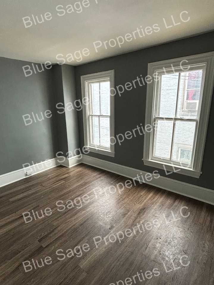 351 Union Aly - Photo 3 of 11