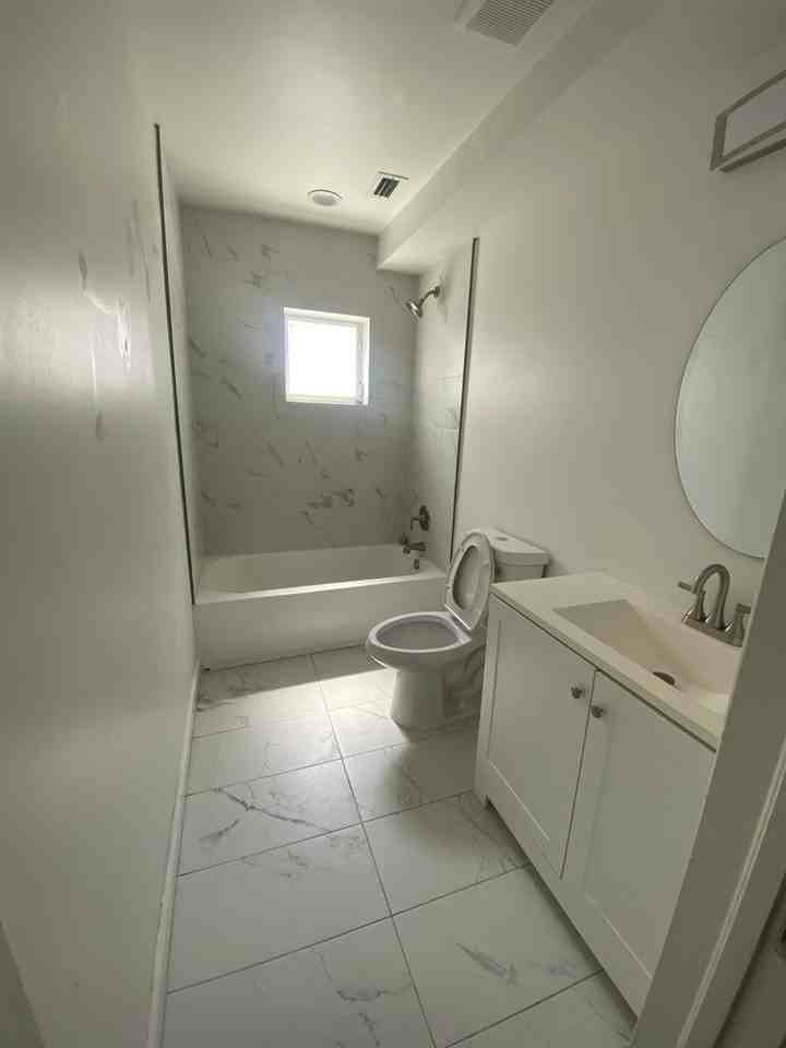809 E Broward Blvd - Photo 4 of 15