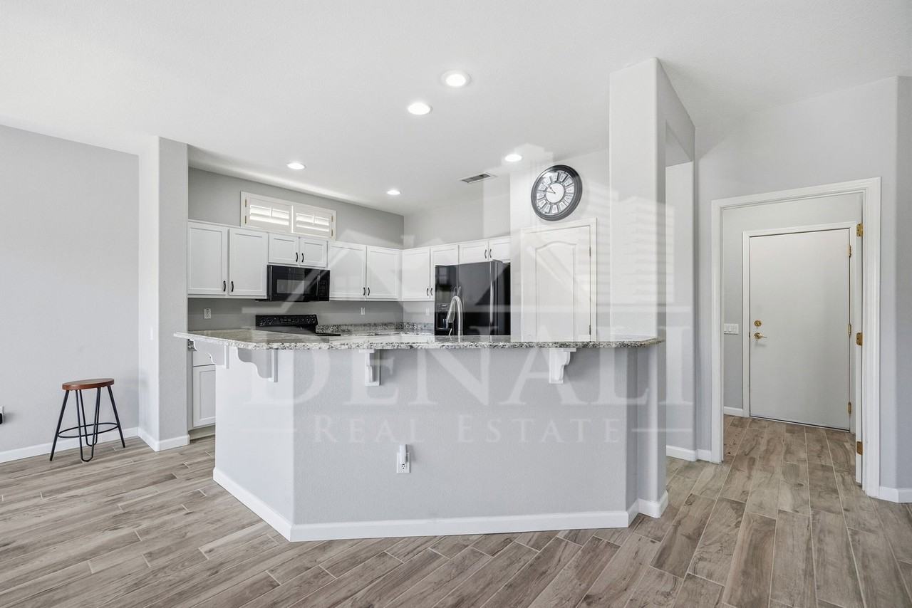 16536 W Rock Springs Ln - Photo 7 of 26