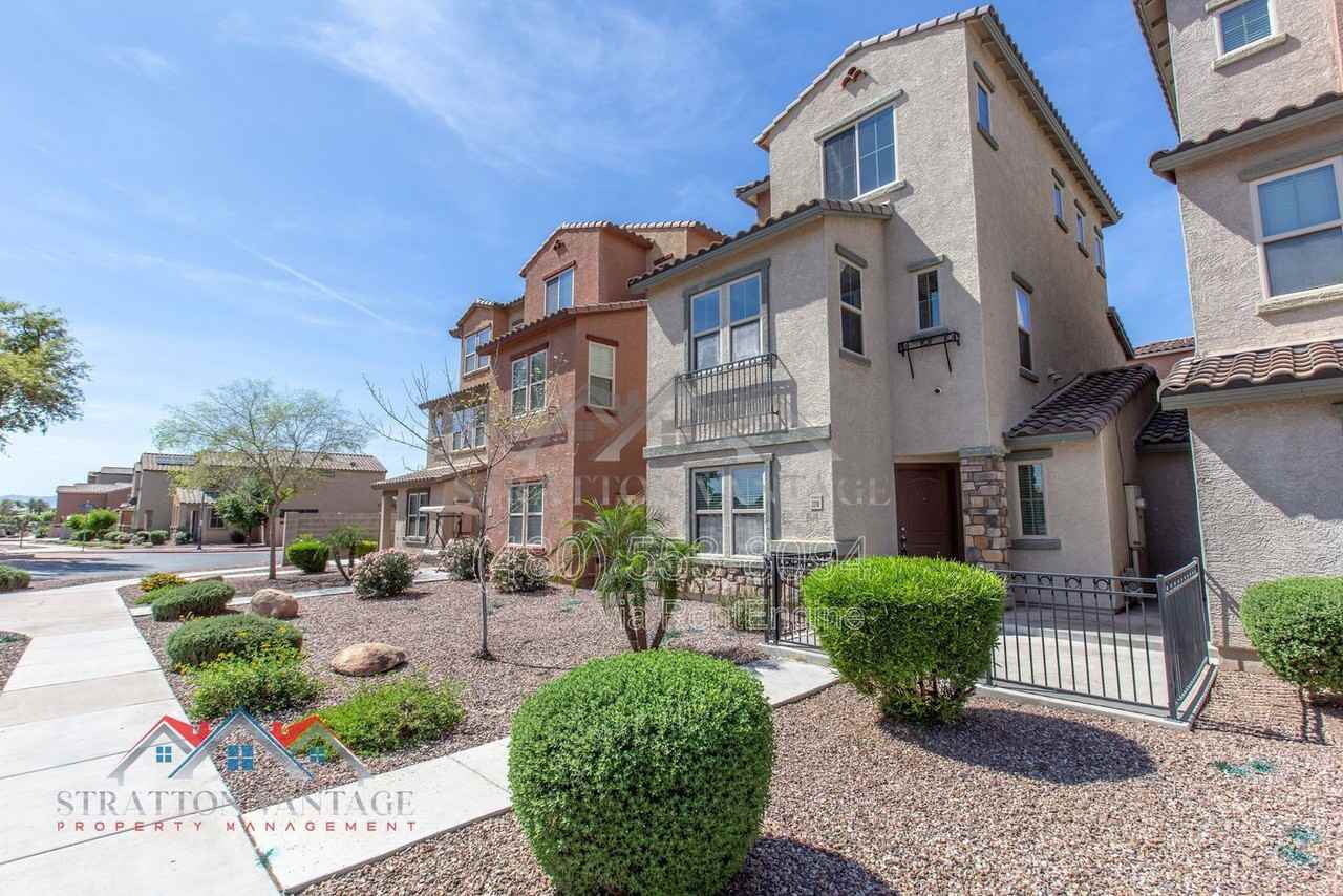 2218 N 77th Dr - Photo 3 of 43