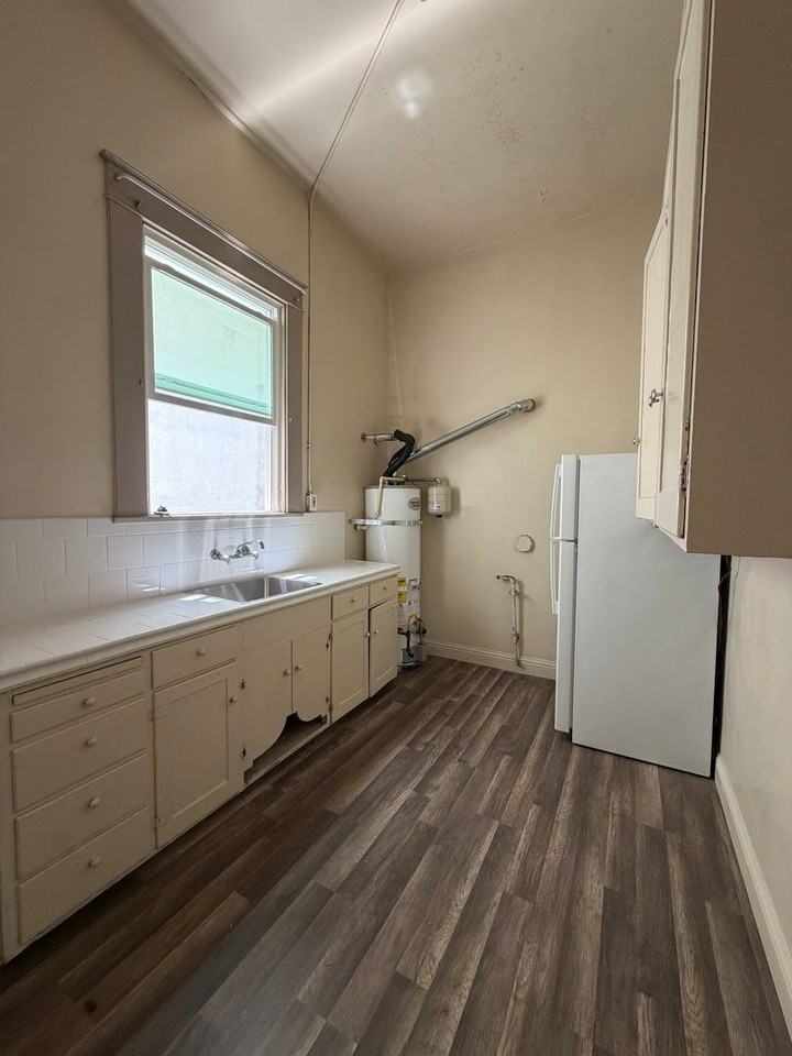 41 S San Joaquin St - Photo 3 of 6