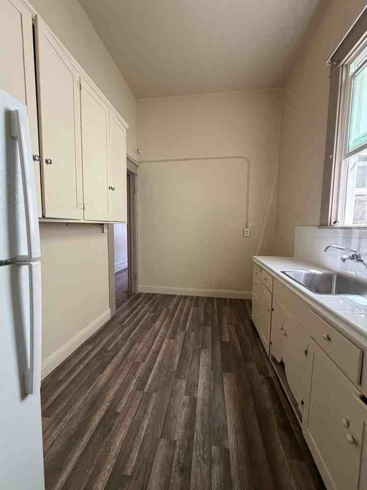 41 S San Joaquin St - Photo 4 of 6