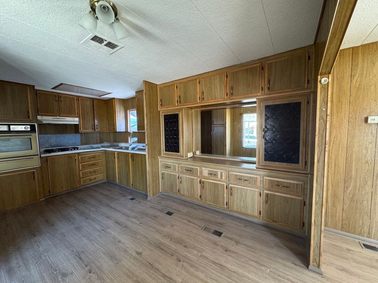 384 Moser Ave - Photo 6 of 21