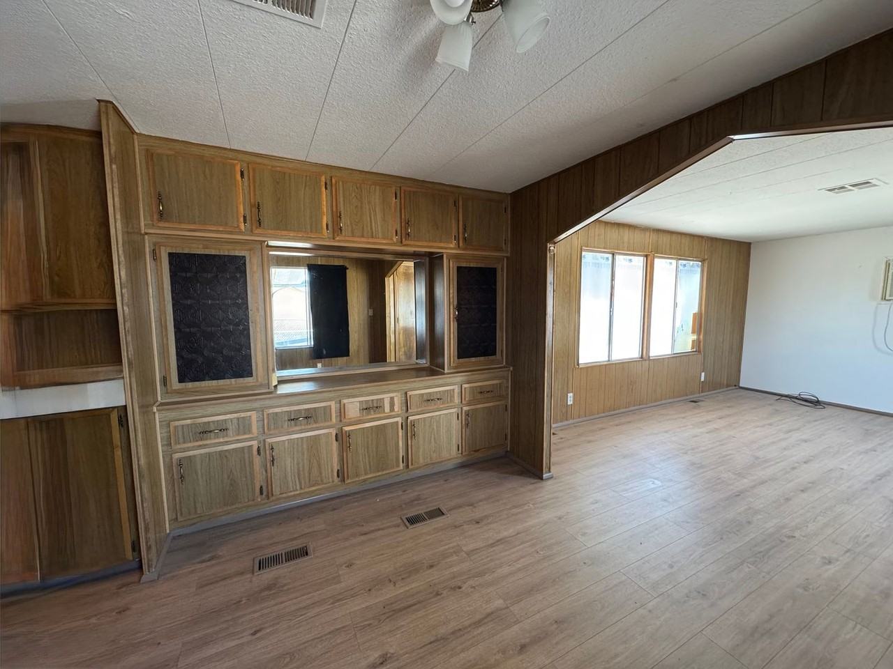 384 Moser Ave - Photo 7 of 21