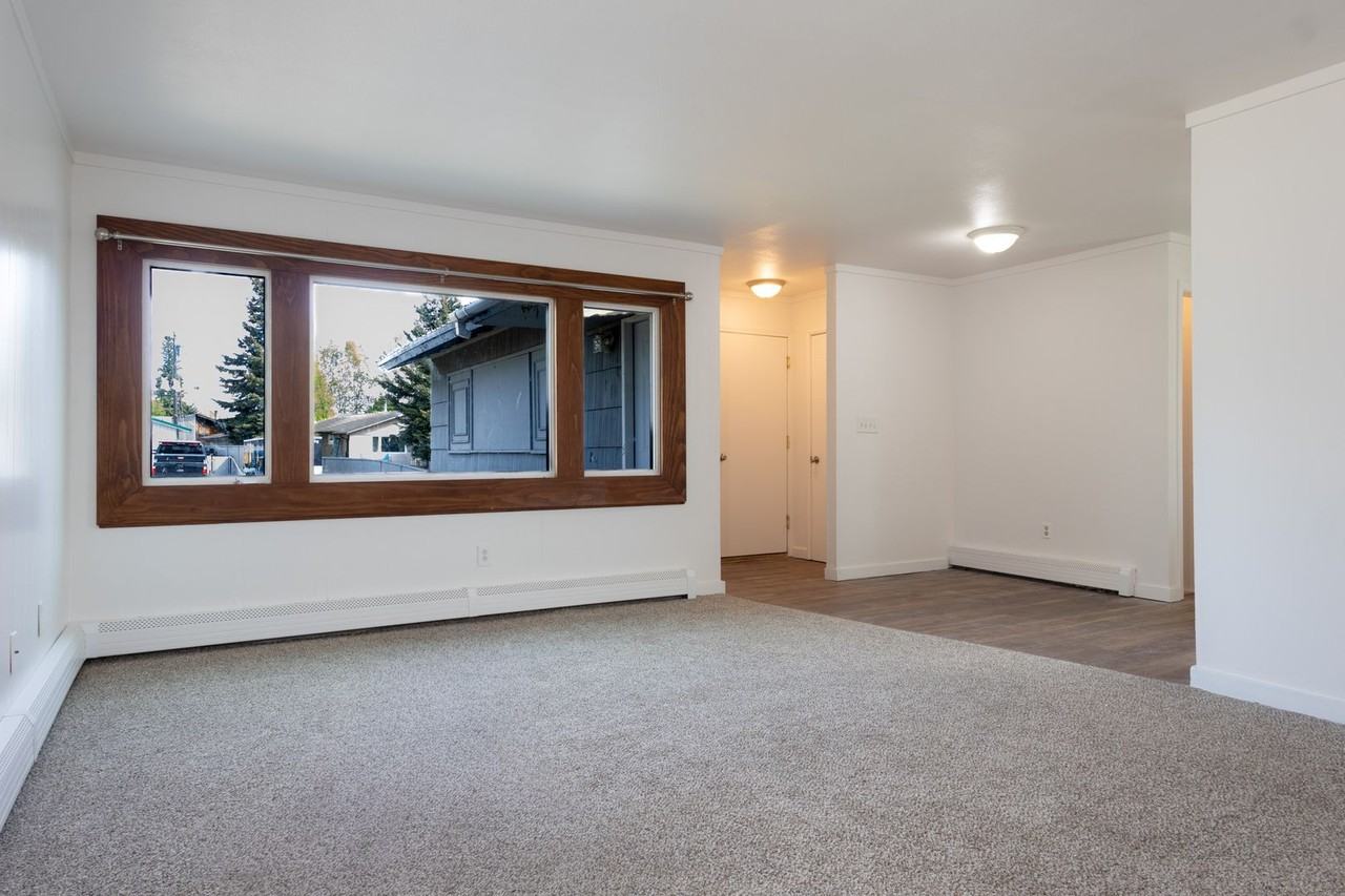 248 Bentley Dr - Photo 4 of 21