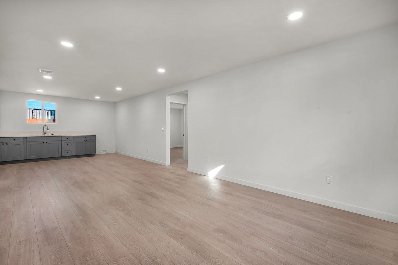 239 E 65th St - Photo 4 of 15