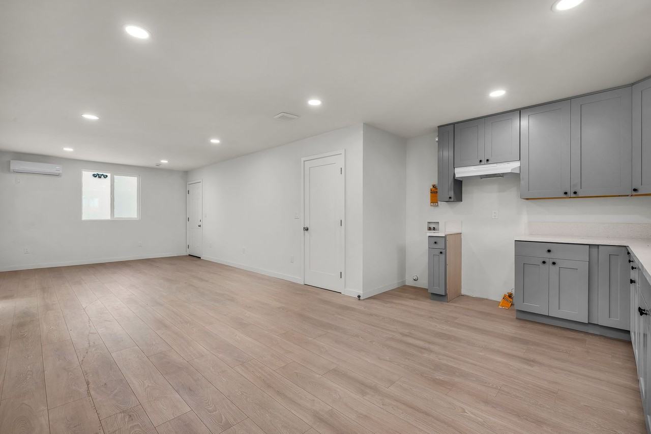 239 E 65th St - Photo 6 of 15