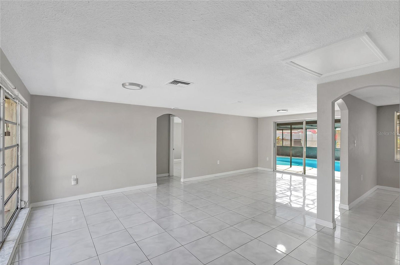 7210 Parrot Dr - Photo 4 of 38
