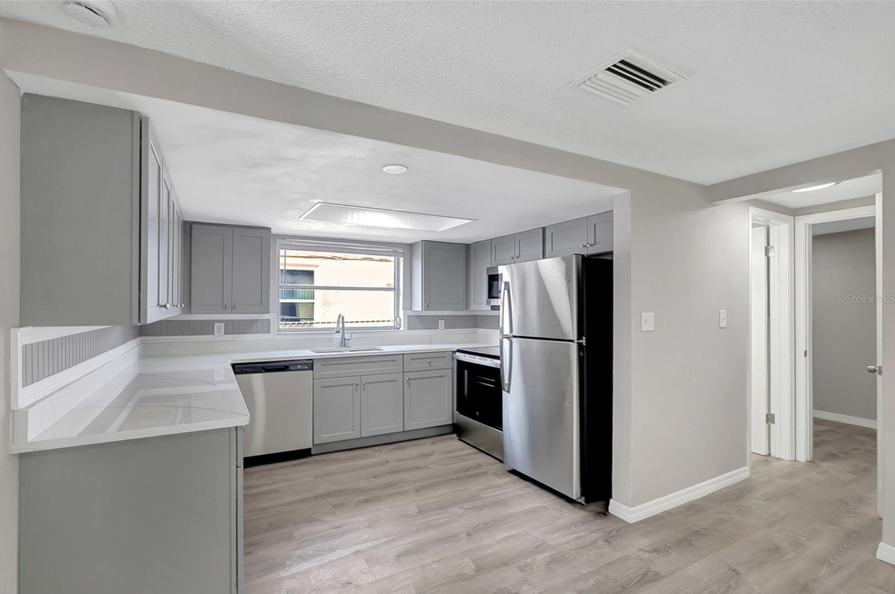 7210 Parrot Dr - Photo 6 of 38