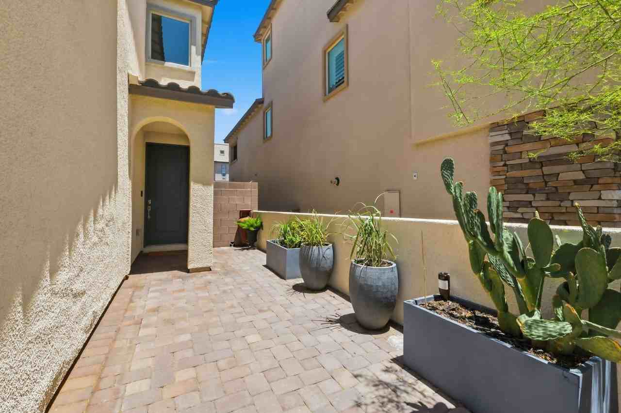 11824 Pelican Butte Ave - Photo 3 of 33
