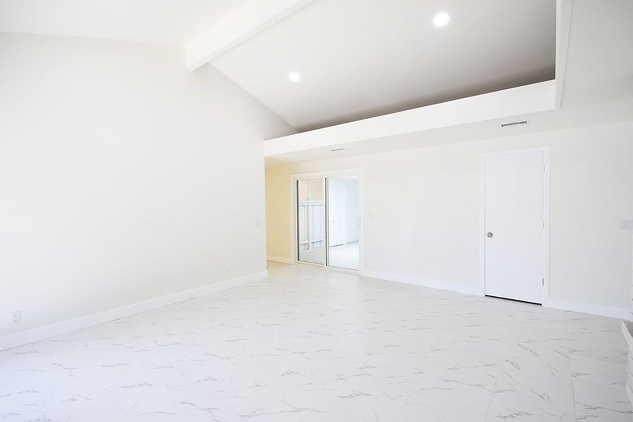 14482 Grassmere Ln - Photo 5 of 39