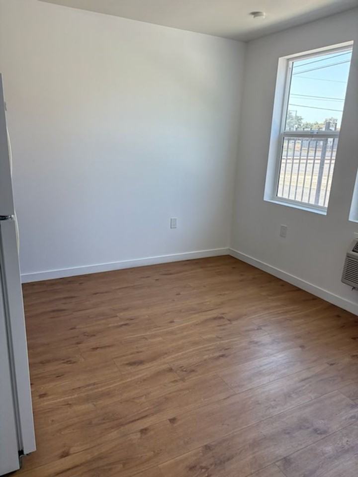 248 N 1st St - Photo 2 of 4