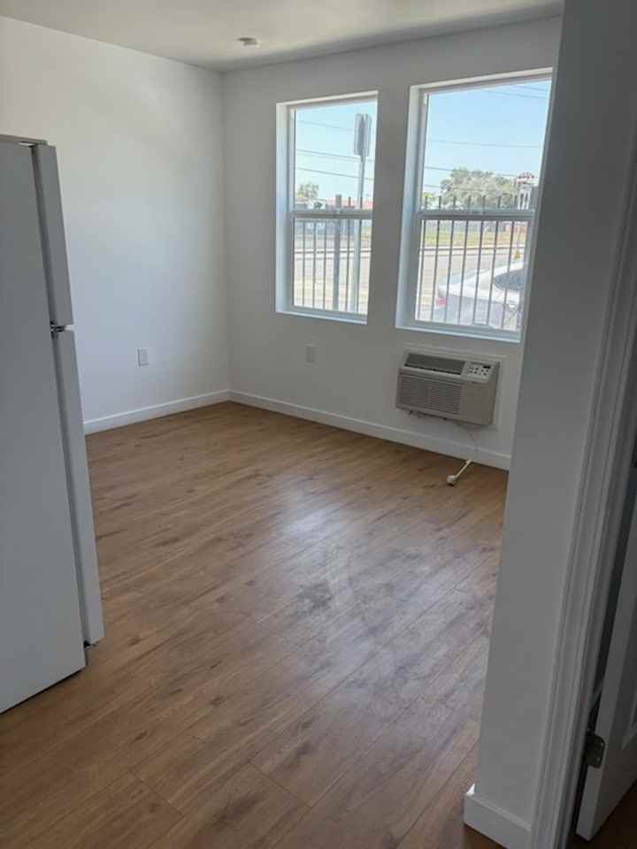 248 N 1st St - Photo 4 of 4