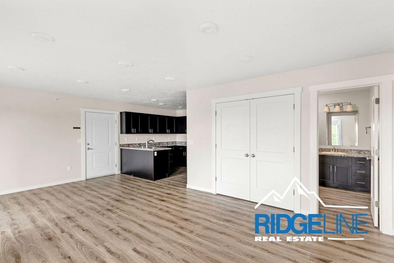 1116 American Ave #7 - Photo 7 of 16