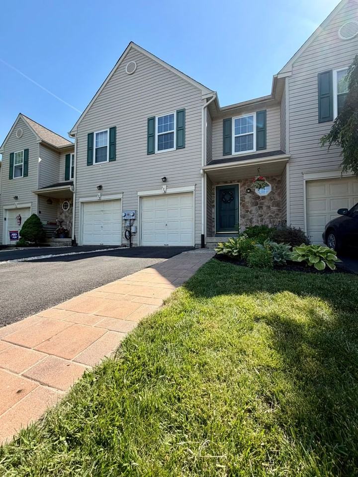 176 Strawberry Ln - Photo 2 of 38