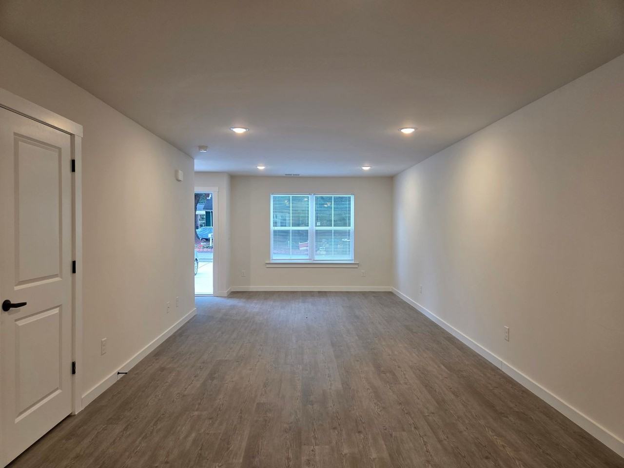 104 10th Ave Se - Photo 2 of 9