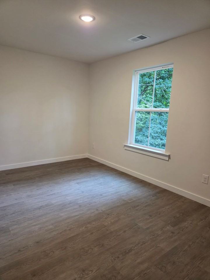 104 10th Ave Se - Photo 4 of 9