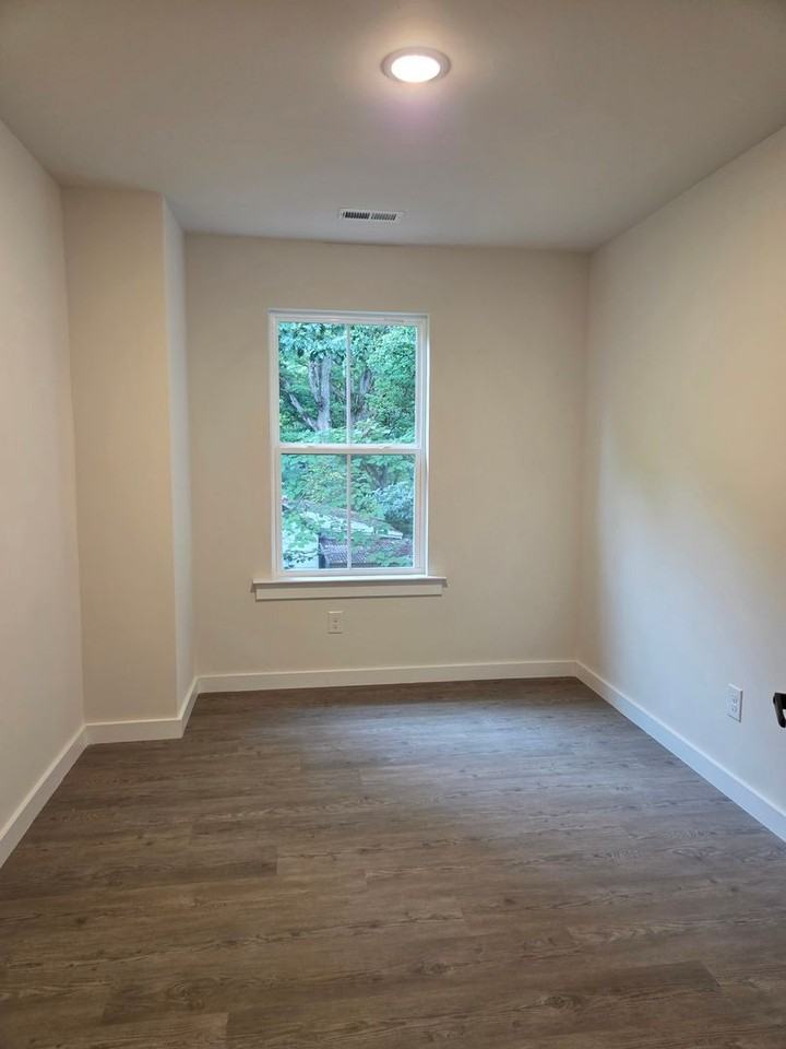 104 10th Ave Se - Photo 6 of 9