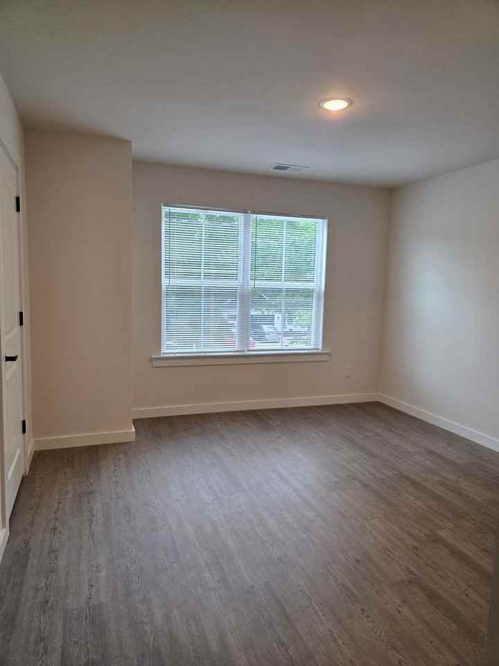 104 10th Ave Se - Photo 7 of 9