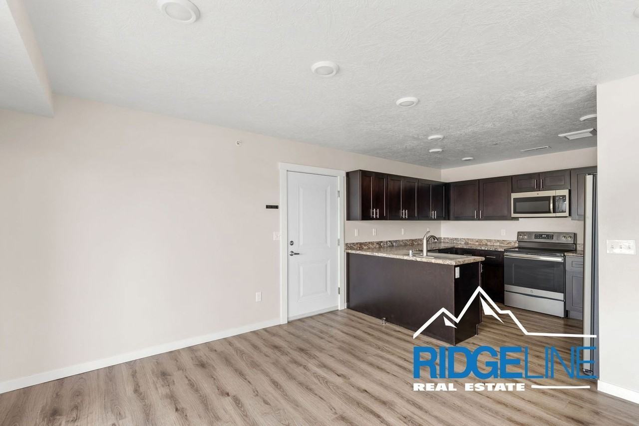 1110 American Ave #9 - Photo 6 of 18