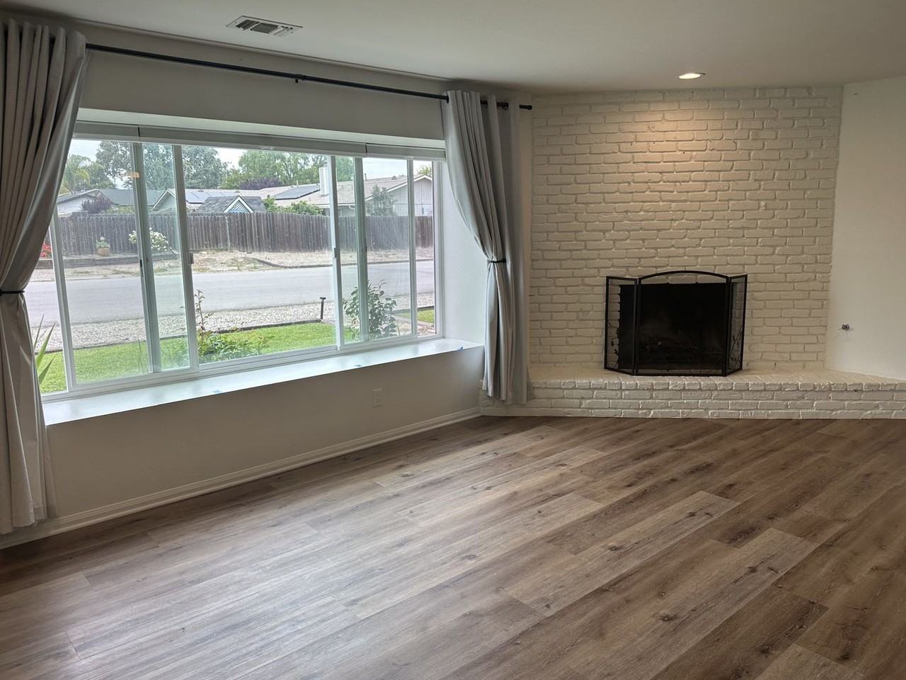 3476 Willow St - Photo 4 of 28