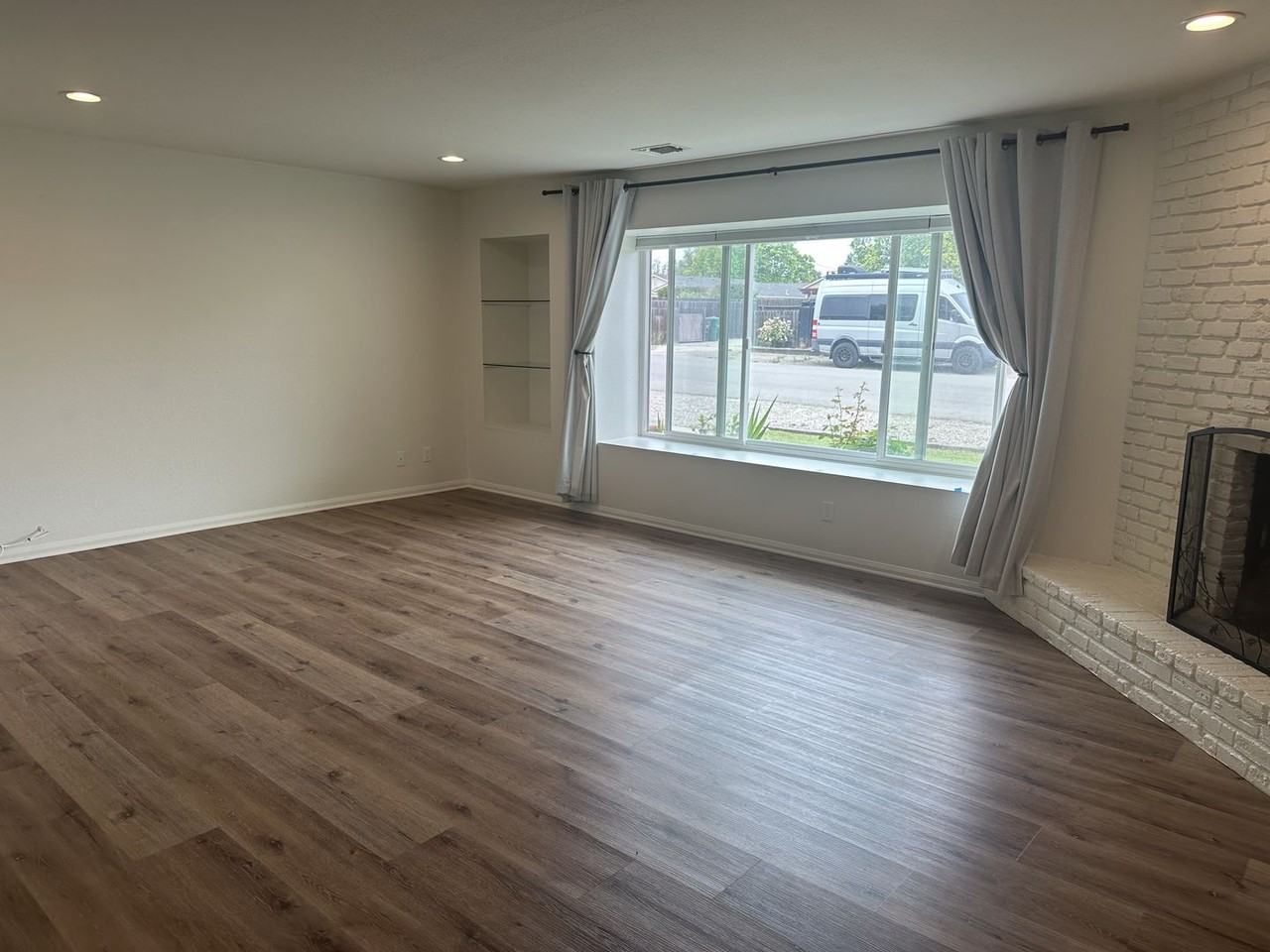 3476 Willow St - Photo 5 of 28