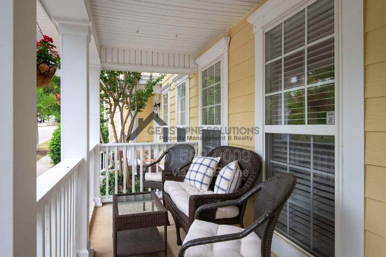 7111 Lenox Village Dr - Photo 4 of 31