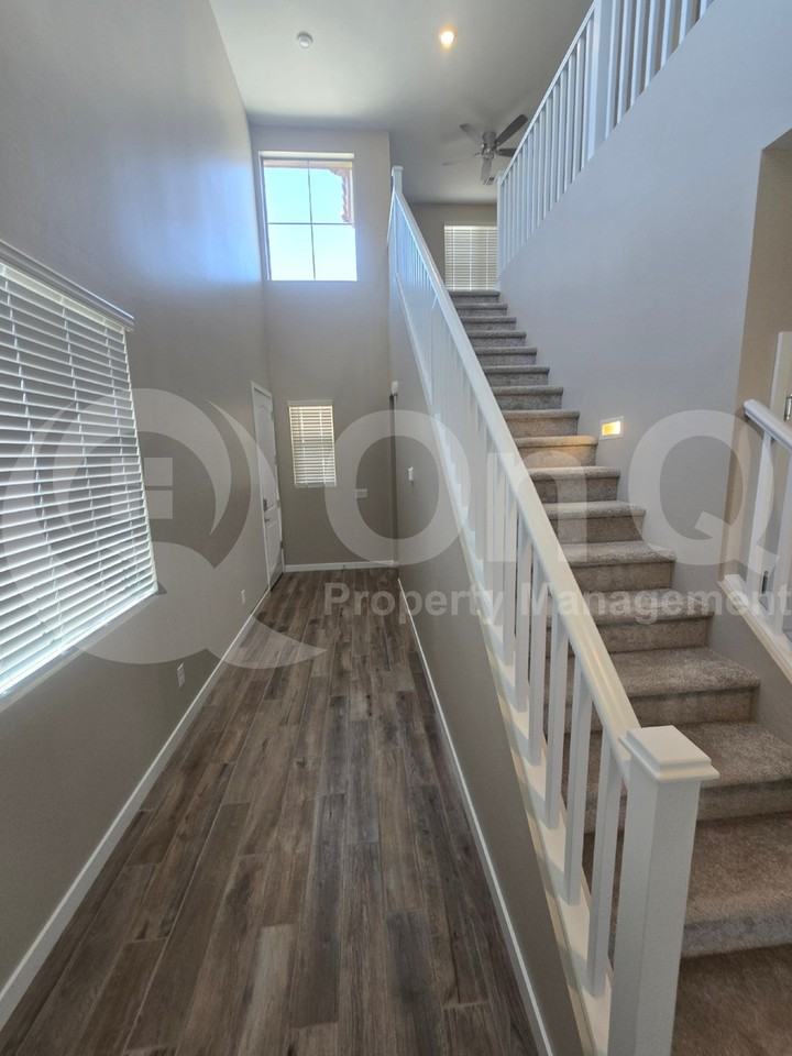 3189 S 180th Ln - Photo 4 of 34