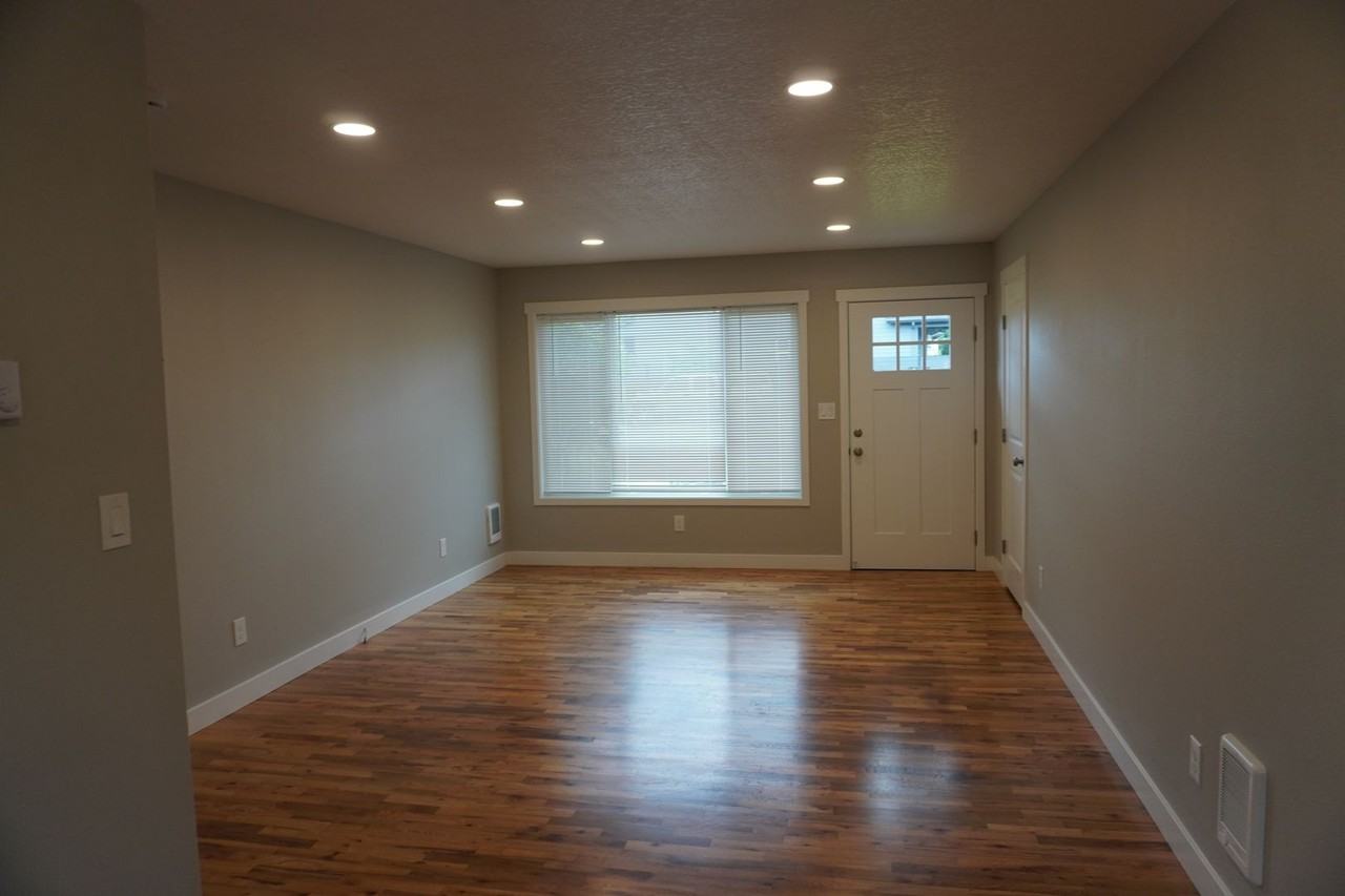 3702 Ne 132nd Ave - Photo 2 of 12