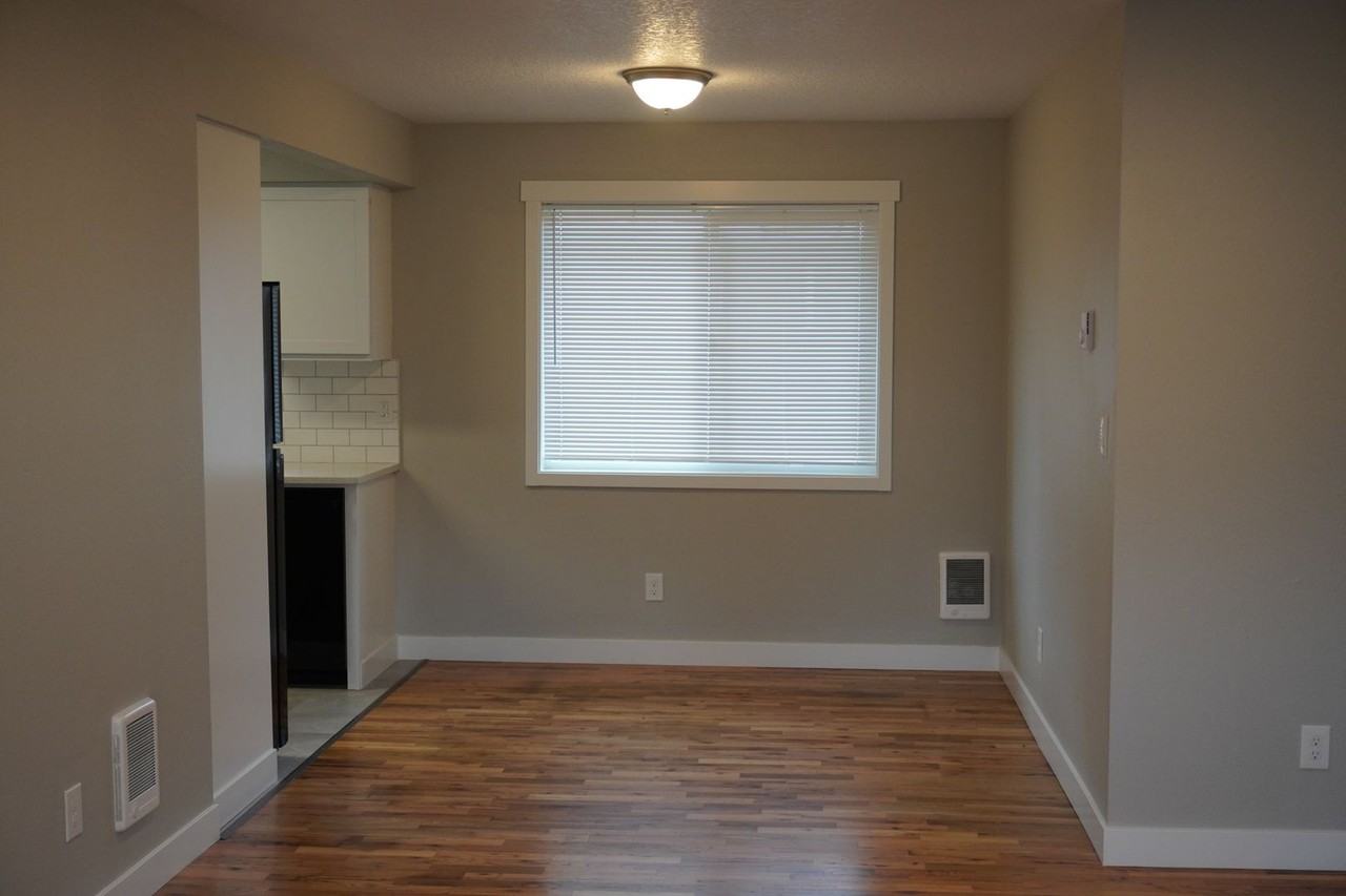 3702 Ne 132nd Ave - Photo 3 of 12