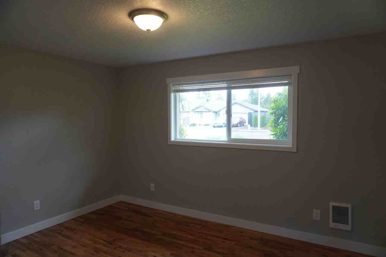 3702 Ne 132nd Ave - Photo 6 of 12