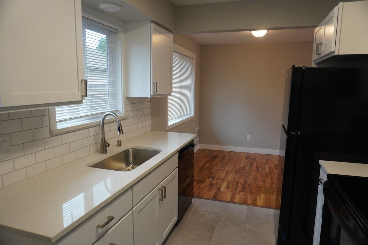 3702 Ne 132nd Ave - Photo 6 of 12