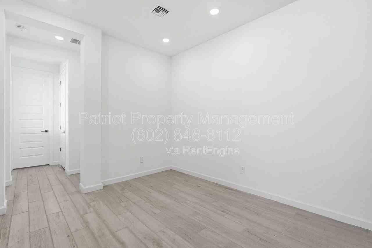 7404 W Buckhorn Trl - Photo 4 of 50