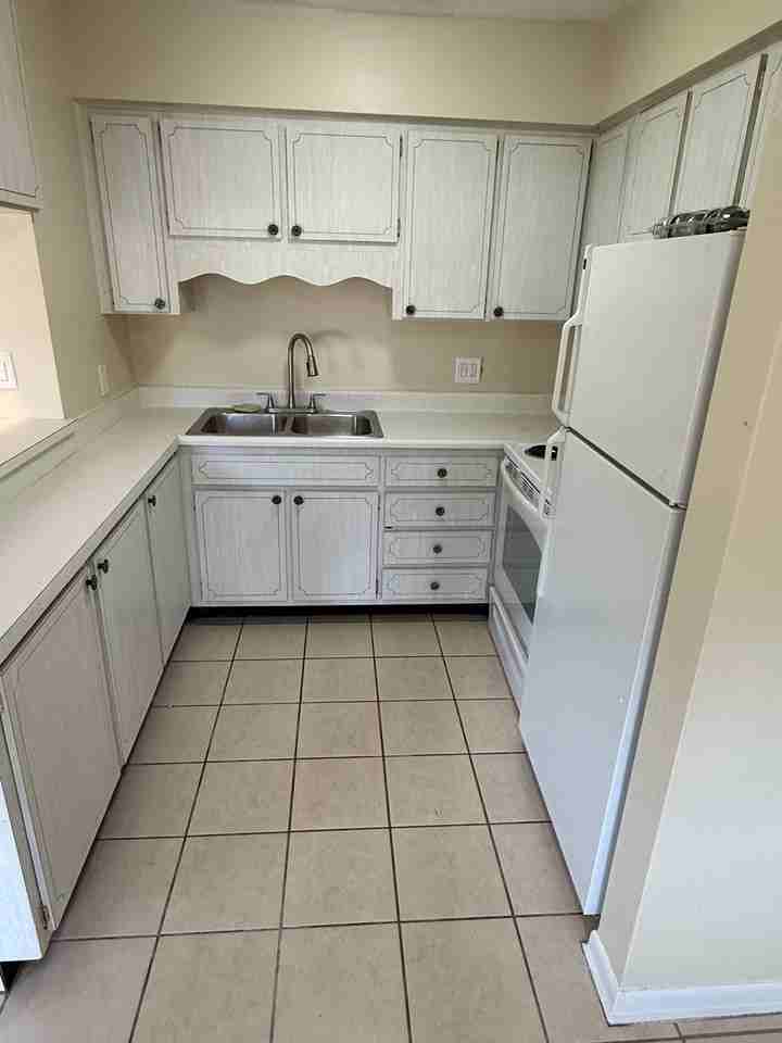 2099 Kings Hwy - Photo 3 of 18