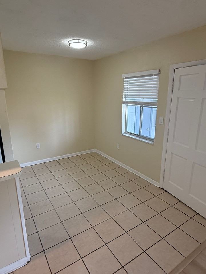 2099 Kings Hwy - Photo 4 of 18