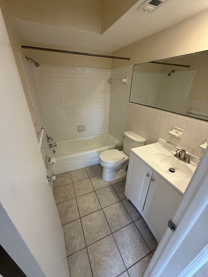 2099 Kings Hwy - Photo 5 of 18